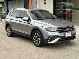 2023 Volkswagen Tiguan Allspace II Рестайлинг, серебристый, 2376555 рублей, вид 3