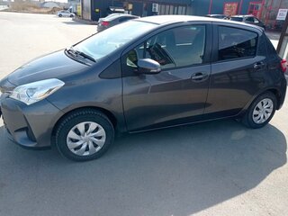 2019 Toyota Vitz III (XP130) Рестайлинг 2, серый, 930000 рублей, вид 1
