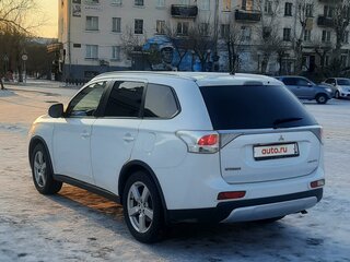 2014 Mitsubishi Outlander III Рестайлинг, белый, 1155000 рублей, вид 2