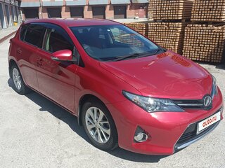 2014 Toyota Auris II, красный, 1290000 рублей, вид 1