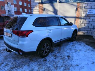 2017 Mitsubishi Outlander III Рестайлинг 2, белый, 1900000 рублей, вид 5