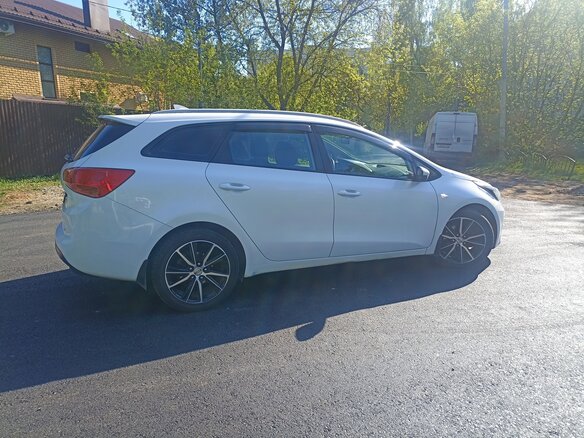 2017 Kia Ceed II Рестайлинг, белый, 1220000 рублей - вид 4
