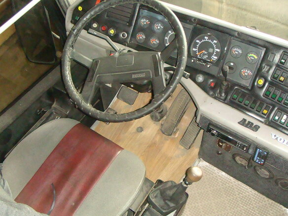 1983 Volvo B10 Series, пурпурный, 1000000 рублей - вид 7