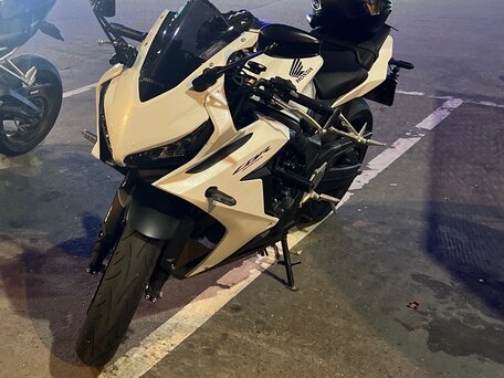 2024 Honda CBR 650R, белый, 999999 рублей, вид 2