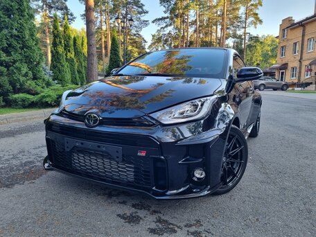 2023 Toyota Yaris IV, чёрный, 4300000 рублей, вид 5