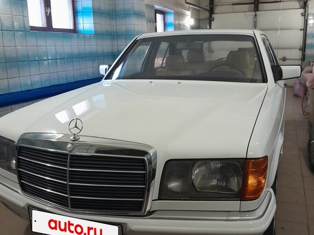 1983 Mercedes-Benz S-Класс 380 II (W126), белый, 1250000 рублей, вид 1