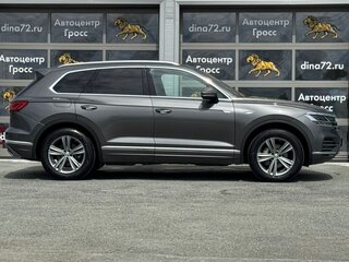 2020 Volkswagen Touareg III, серый, 6050000 рублей, вид 4
