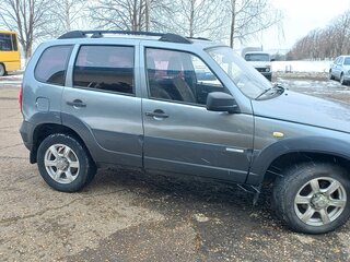2014 Chevrolet Niva I Рестайлинг, серый, 650000 рублей, вид 3