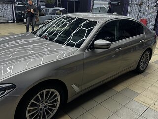 2019 BMW 5 серии 520d VII (G30/G31/G38), серый, 4200000 рублей, вид 3