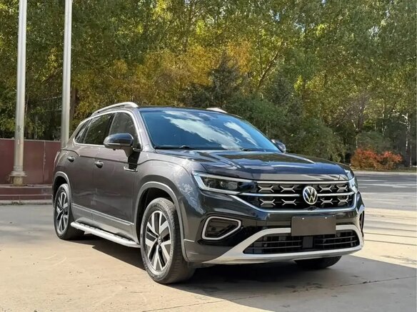 2023 Volkswagen Tayron I Рестайлинг, серый, 2400000 рублей - вид 2