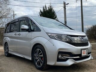 2017 Honda Stepwgn Spada V, серебристый, 2300000 рублей, вид 5