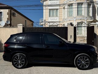 2021 BMW X5 30d IV (G05/G18), чёрный, 8490000 рублей, вид 3