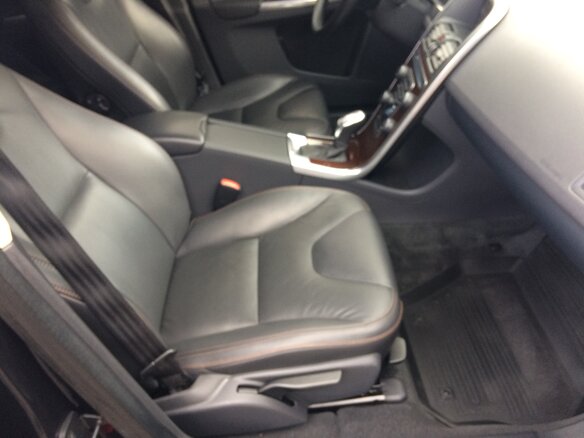 2013 Volvo XC60 I, чёрный - вид 1