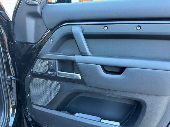 2020 Land Rover Defender 110 II, чёрный, 7000000 рублей - вид 23