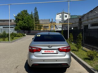 2013 Kia Rio 4-speed III, серебристый, 650000 рублей, вид 3