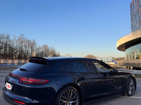 2019 Porsche Panamera 4 Sport Turismo II, синий, 7100000 рублей - вид 16