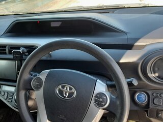 2014 Toyota Aqua I, чёрный, 700000 рублей, вид 4