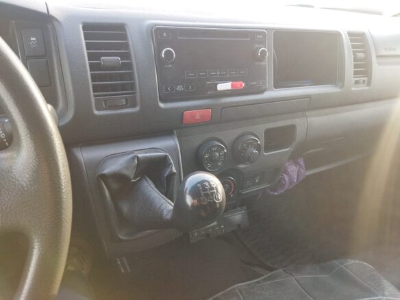 2016 Toyota HiAce, серебристый, 3500000 рублей - вид 5