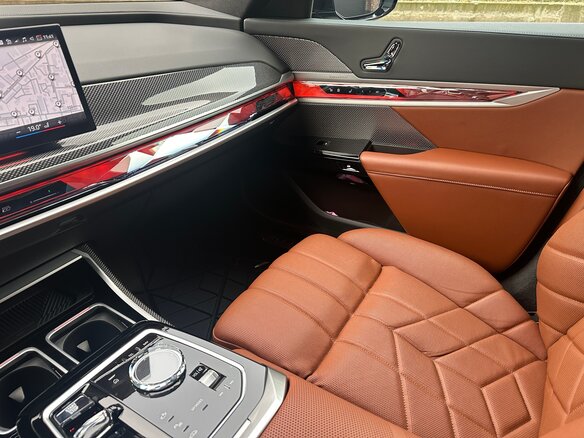 2023 BMW 7 серии 740d xDrive VII (G70), чёрный, 13300000 рублей - вид 15