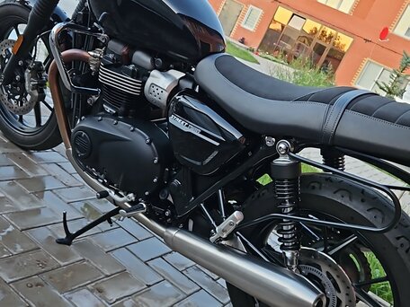 2020 Triumph Street Twin, чёрный, 950000 рублей, вид 4