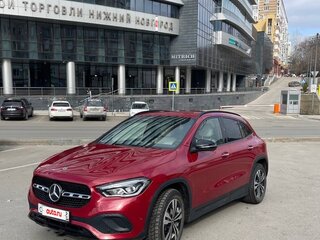 2020 Mercedes-Benz GLA 250 II (H247), красный, 4300000 рублей, вид 3