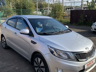 2011 Kia Rio 4-speed III, серебристый, 900000 рублей, вид 3