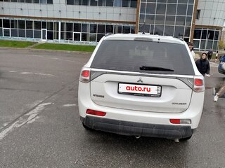 2013 Mitsubishi Outlander III, белый, 1500000 рублей, вид 4