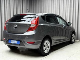 2013 Hyundai Solaris I, серый, 694000 рублей, вид 4