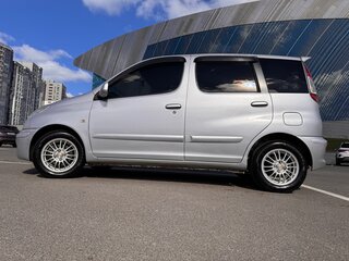 2004 Toyota FunCargo, серый, 645000 рублей, вид 5