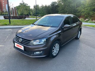 2016 Volkswagen Polo V Рестайлинг, коричневый, 750000 рублей, вид 1