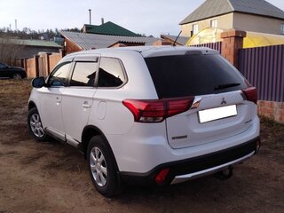 2015 Mitsubishi Outlander III Рестайлинг 2, белый, 1950000 рублей, вид 5
