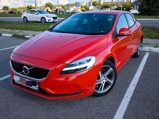 2017 Volvo V40 II Рестайлинг, красный, 1599999 рублей, вид 2