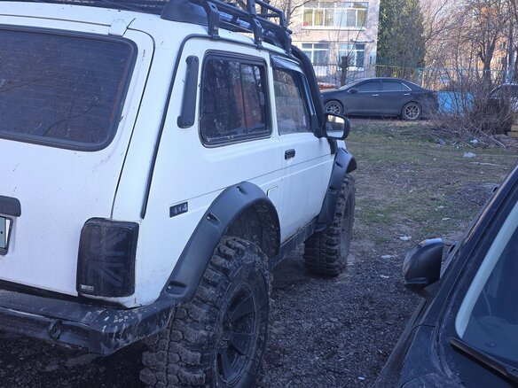 1996 Lada (ВАЗ) 2121 (4x4) I Рестайлинг, белый, 600000 рублей - вид 5