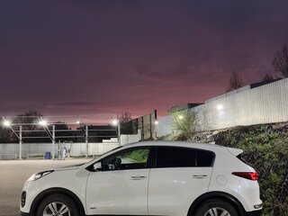2017 Kia Sportage IV, белый, 2100000 рублей, вид 3