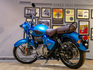 2025 Royal Enfield Classic 350, синий, 488000 рублей, вид 3