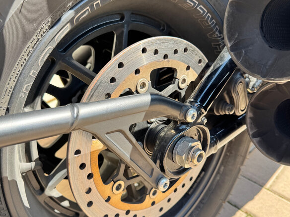 2019 Harley-Davidson Fat Bob, серый, 1770000 рублей - вид 15