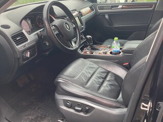 2013 Volkswagen Touareg II, чёрный, 2200000 рублей, вид 4