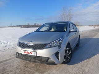 2021 Kia Rio IV Рестайлинг, серый, 1650000 рублей, вид 4