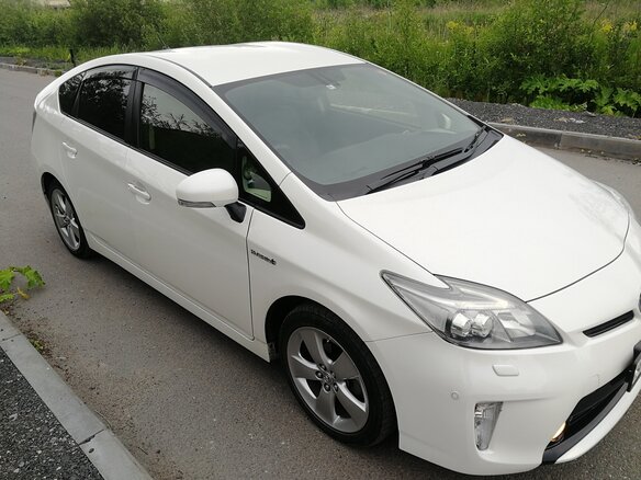 2012 Toyota Prius III Рестайлинг (XW30), белый - вид 2