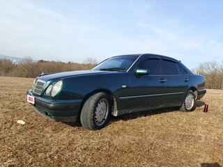 1999 Mercedes-Benz E-Класс 220 II (W210, S210), зелёный, 700000 рублей, вид 3