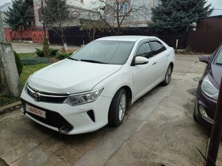 2015 Toyota Camry VII (XV50) Рестайлинг, белый, 2250000 рублей, вид 1