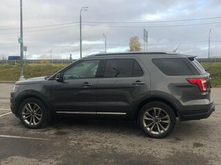 2018 Ford Explorer V Рестайлинг 2, серый, 3100000 рублей, вид 3