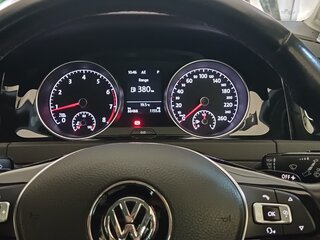 2015 Volkswagen Golf VII, чёрный, 1474000 рублей, вид 2