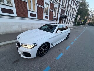 2022 BMW 5 серии 530i xDrive VII (G30/G31/G38) Рестайлинг, белый, 6000000 рублей, вид 5