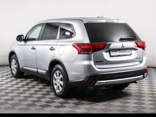 2018 Mitsubishi Outlander III Рестайлинг 2, серебристый, 1820000 рублей, вид 3