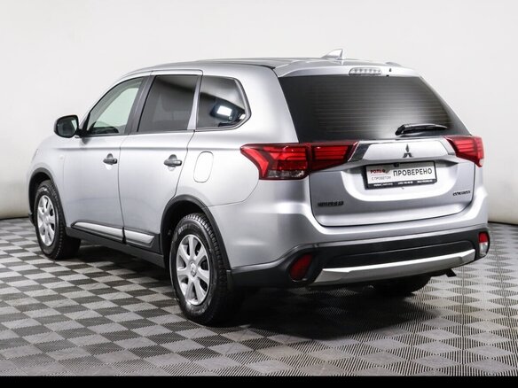 2018 Mitsubishi Outlander III Рестайлинг 2, серебристый, 1800000 рублей - вид 2