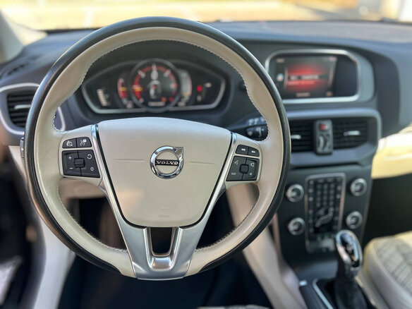 2019 Volvo V40 II Рестайлинг, чёрный, 2177760 рублей - вид 12
