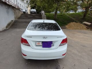 2013 Hyundai Solaris I, белый, 1050000 рублей, вид 2