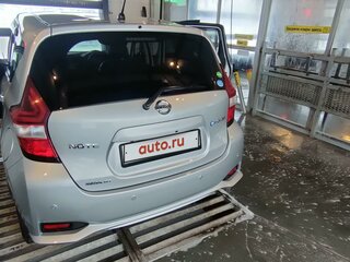 2019 Nissan Note e-Power II Рестайлинг, серебристый, 1590000 рублей, вид 3