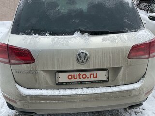 2014 Volkswagen Touareg II, золотистый, 2600000 рублей, вид 2